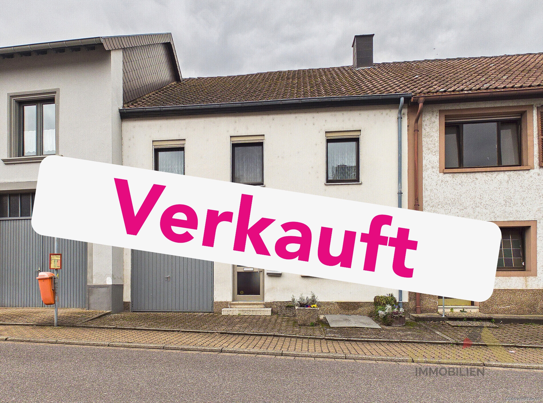 reihenmittelhaus-mit-viel-potenzial-und-grossen-garten-sucht-neuen-besitzer