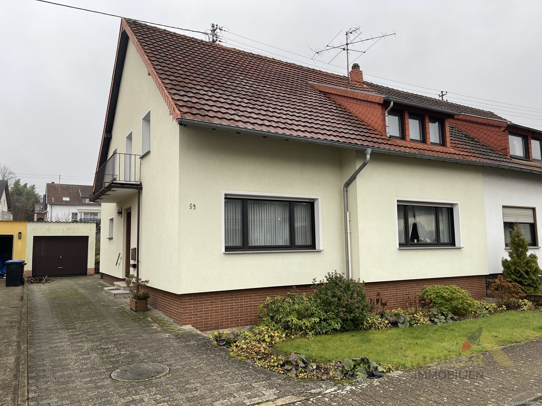 ein-bis-zweifamilienhaus-mit-5-zkb-161-m2-wohnflaeche-garten-und-garage-sucht-genau-sie