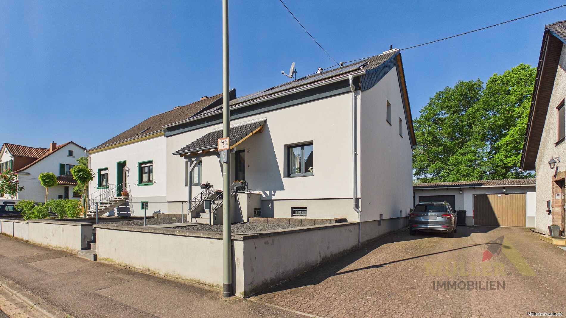 moderne-doppelhaushaelfte-mit-photovoltaik-anlage-und-garten-fuer-die-ganze-familie