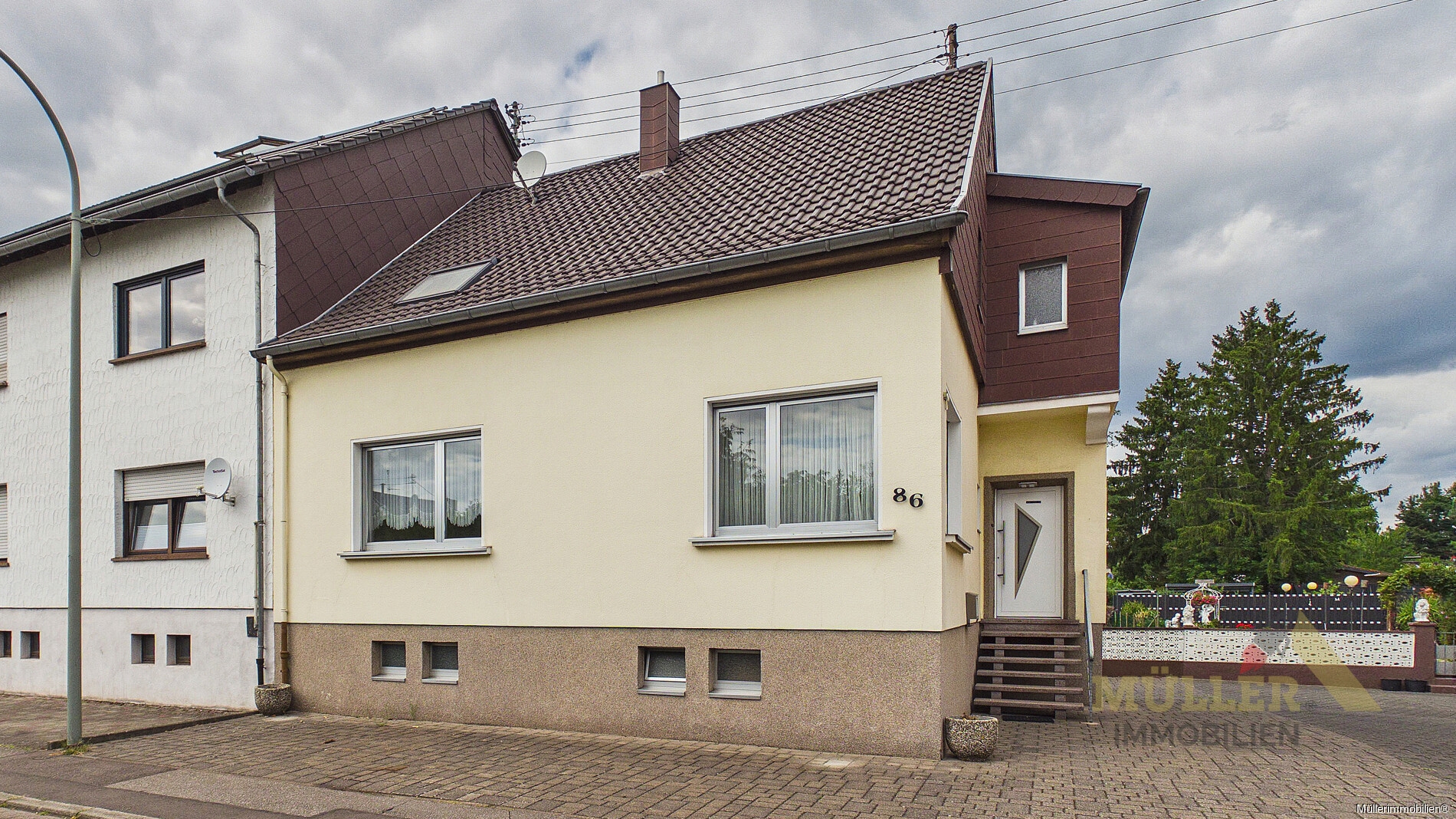 zweifamilienhaus-in-saarwellingen-mit-ausreichend-platz-und-garten-sucht-neue-besitzer