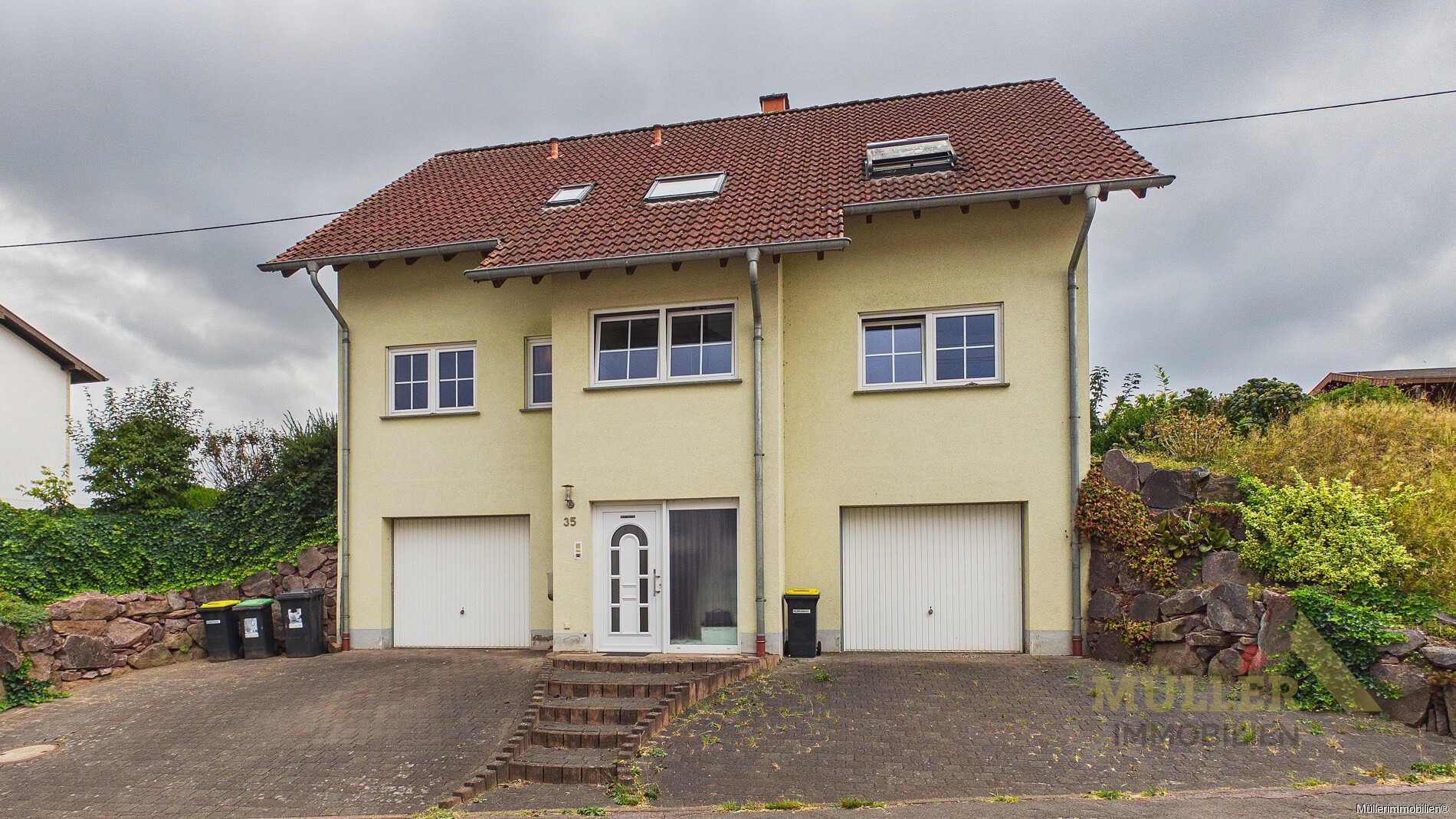 gepflegtes-zweifamilienhaus-in-wadrill-mit-je-3zkb-auf-ca-82-m2-und-garage-sucht-neue-eigentuemer
