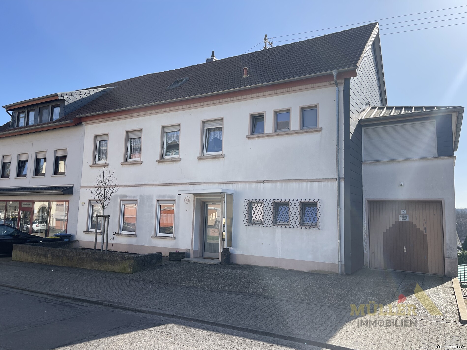 zweifamilienhaus-mit-zwei-wohneinheiten-an-kapitalanleger-zu-verkaufen