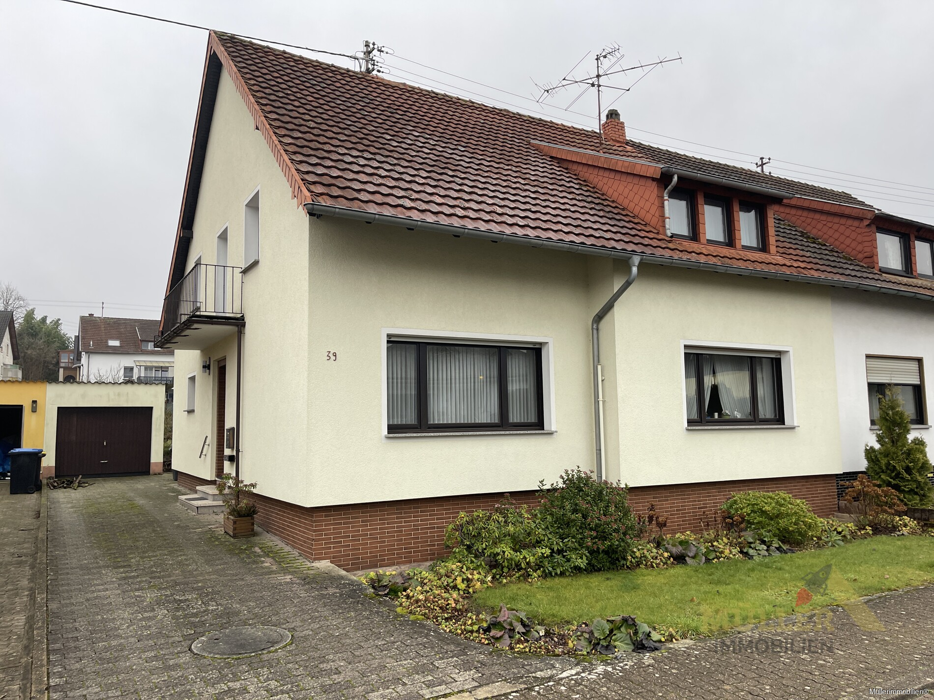 ein-bis-zweifamilienhaus-mit-5-zkb-161-m2-wohnflaeche-garten-und-garage-sucht-genau-sie