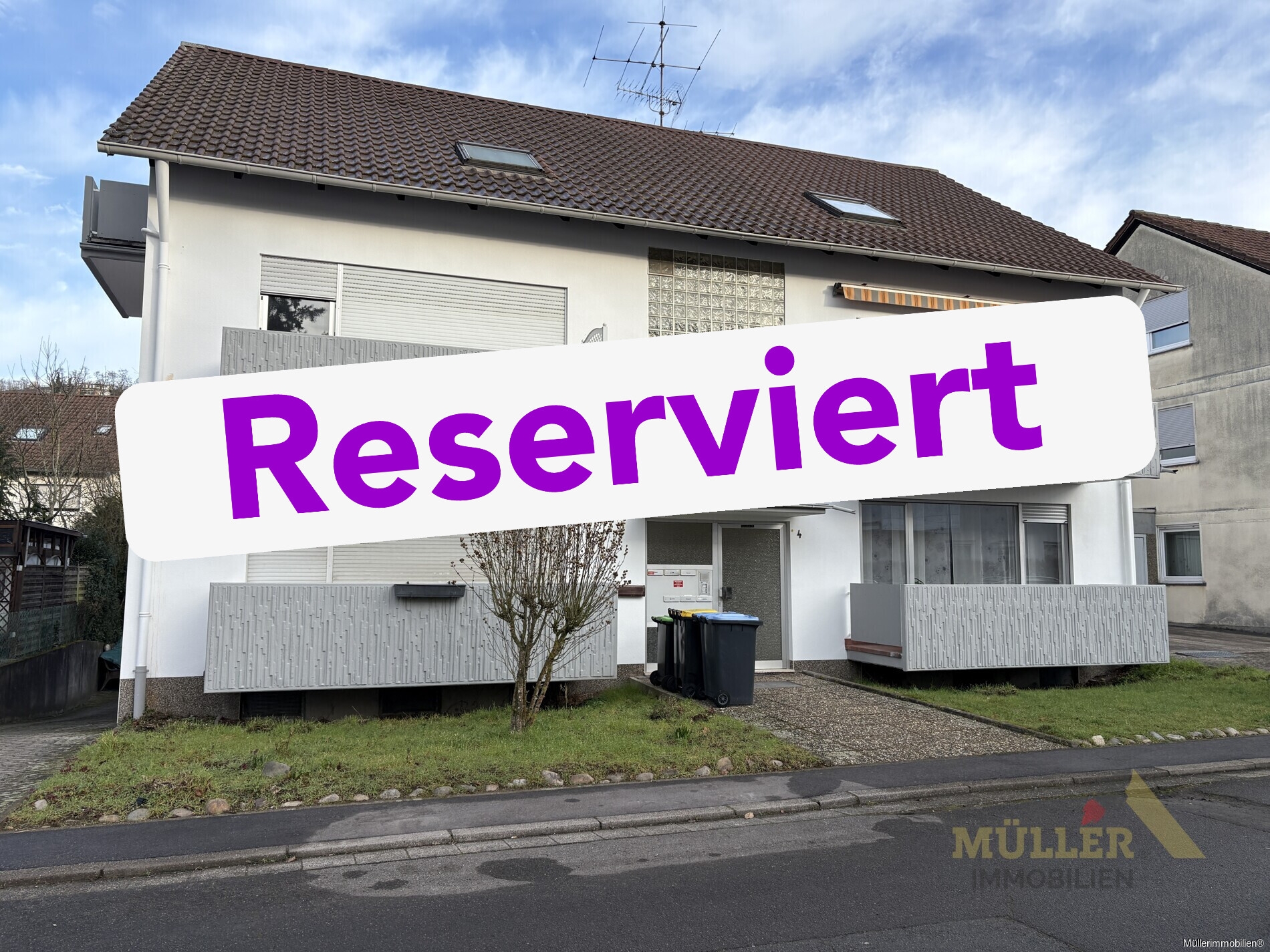 eigentumswohnung-im-1-og-mit-2-zkb-auf-ca-65-m2-wohnflaeche-mit-garage-balkon-und-nutzraum