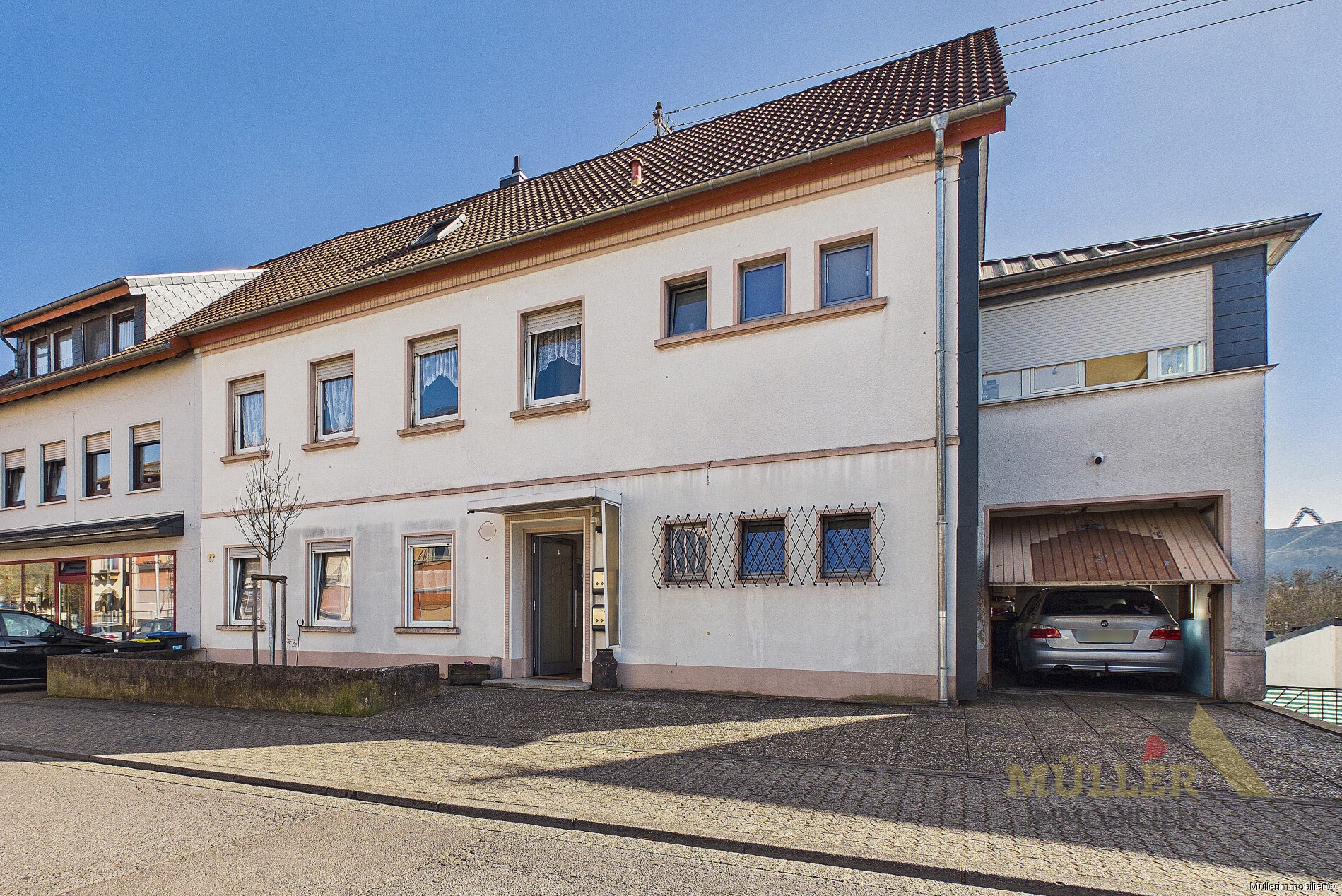 zweifamilienhaus-mit-zwei-wohneinheiten-an-kapitalanleger-zu-verkaufen